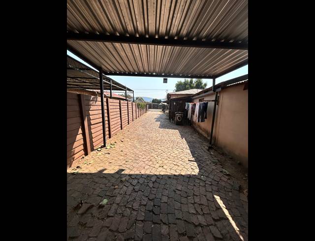 5 BEDROOM FREESTANDING FOR SALE IN PRETORIA WEST